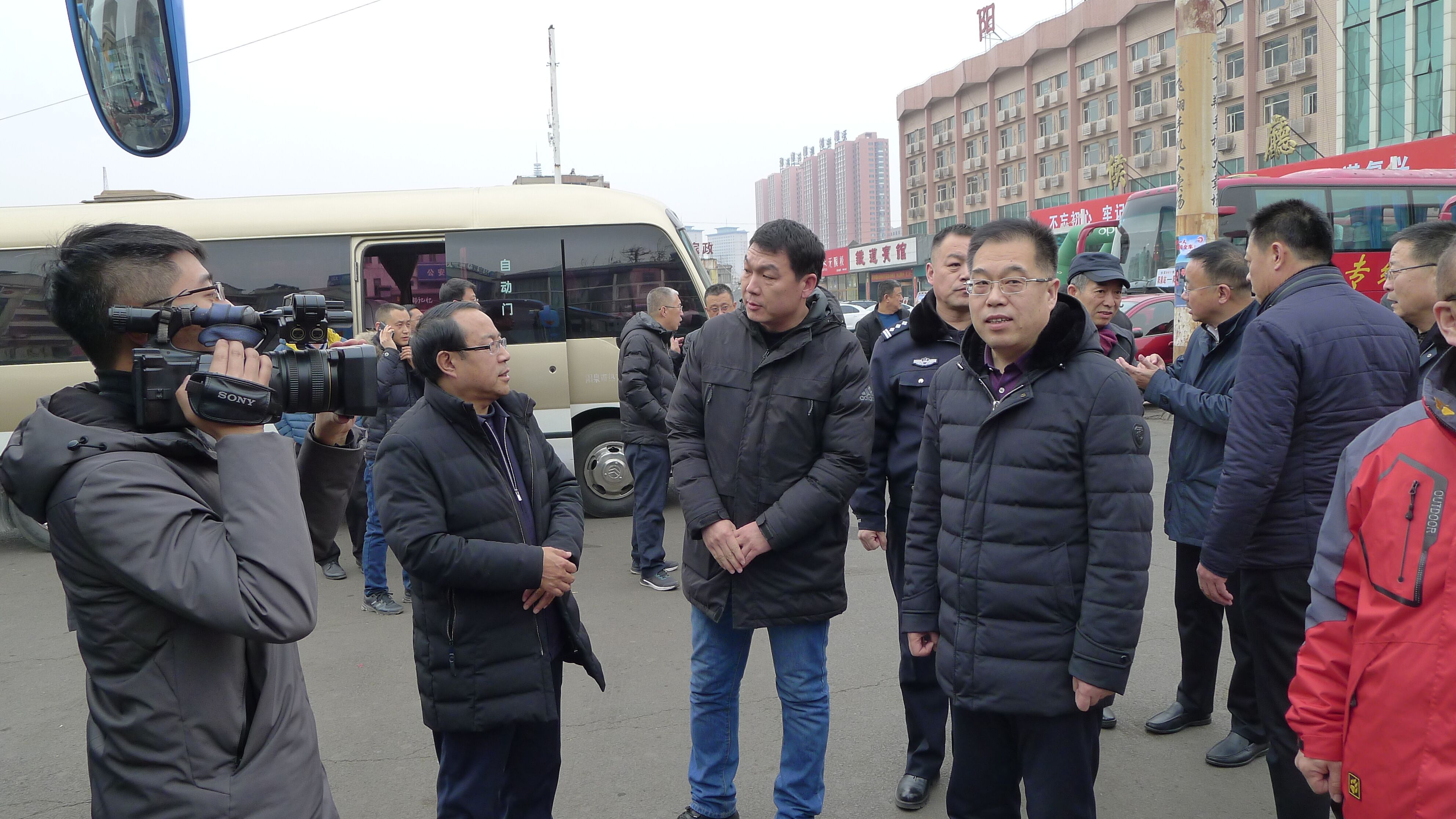 副市長呼亞民、國資委主任彭國勇檢查春運(yùn)工作